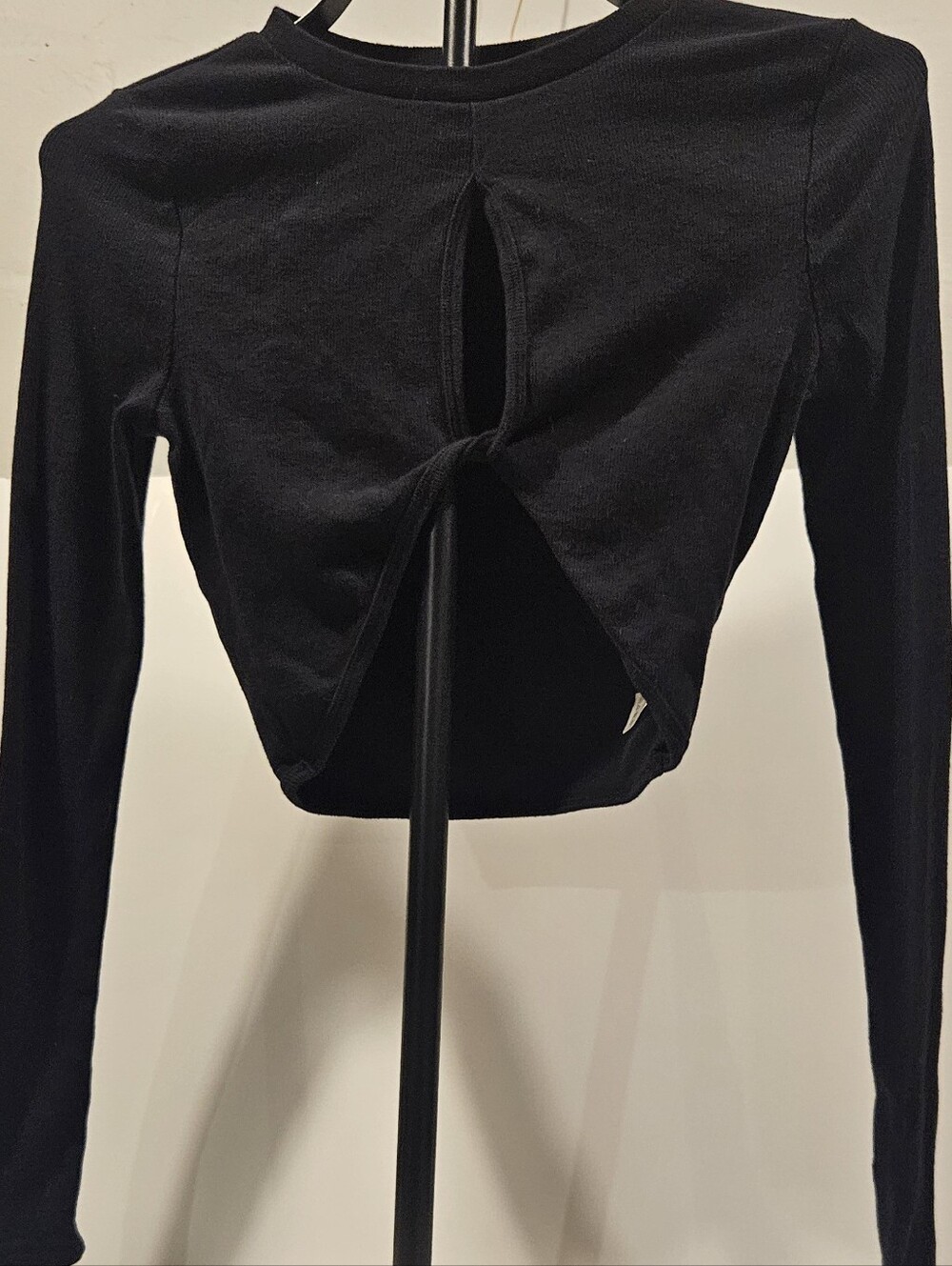 Aeropostale Black Long-Sleeve Airspun 2-Way Twist Crop Top